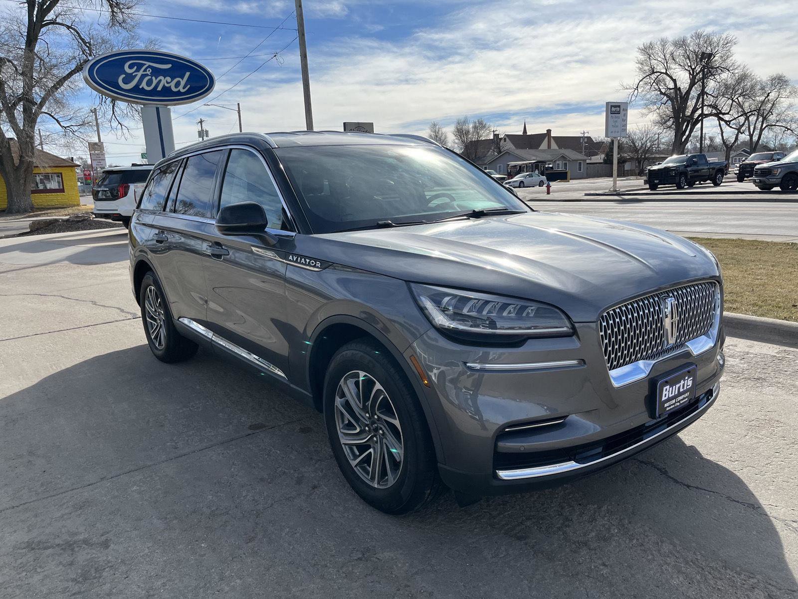 Used 2023 Lincoln Aviator AWD w/ Elements Package image 4