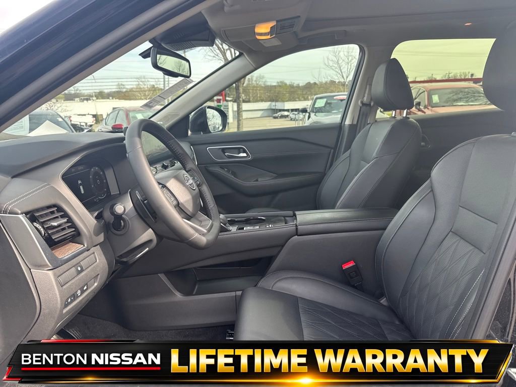 Used 2025 Nissan Rogue Platinum FWD image 10