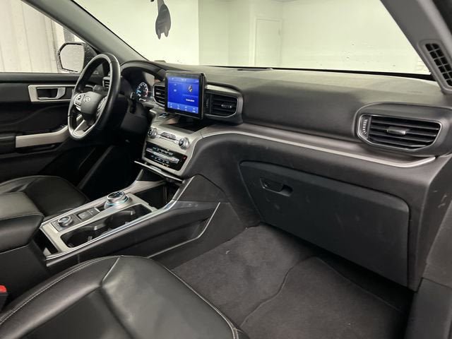 Used 2022 Ford Explorer XLT w/ Equipment Group 202A image 28