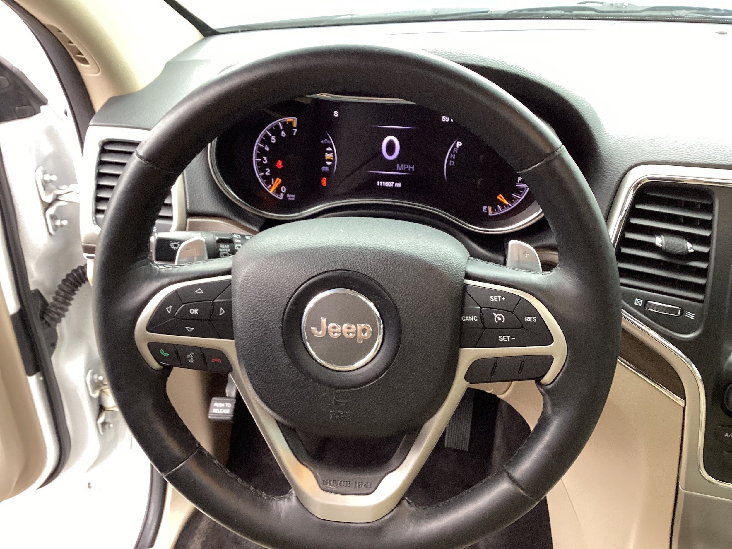 Used 2016 Jeep Grand Cherokee Limited AWD/4WD image 17