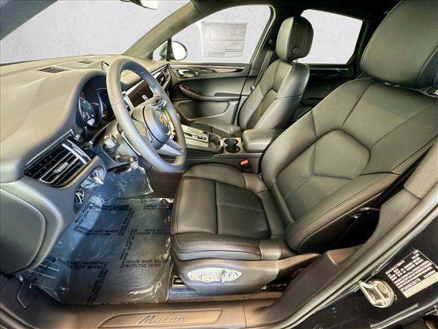 Certified 2026 Porsche Macan AWD/4WD image 5