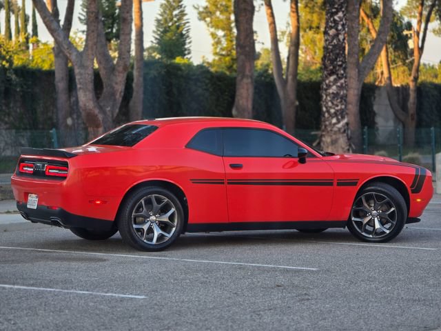Used 2016 Dodge Challenger SXT w/ Driver Convenience Group RWD image 29