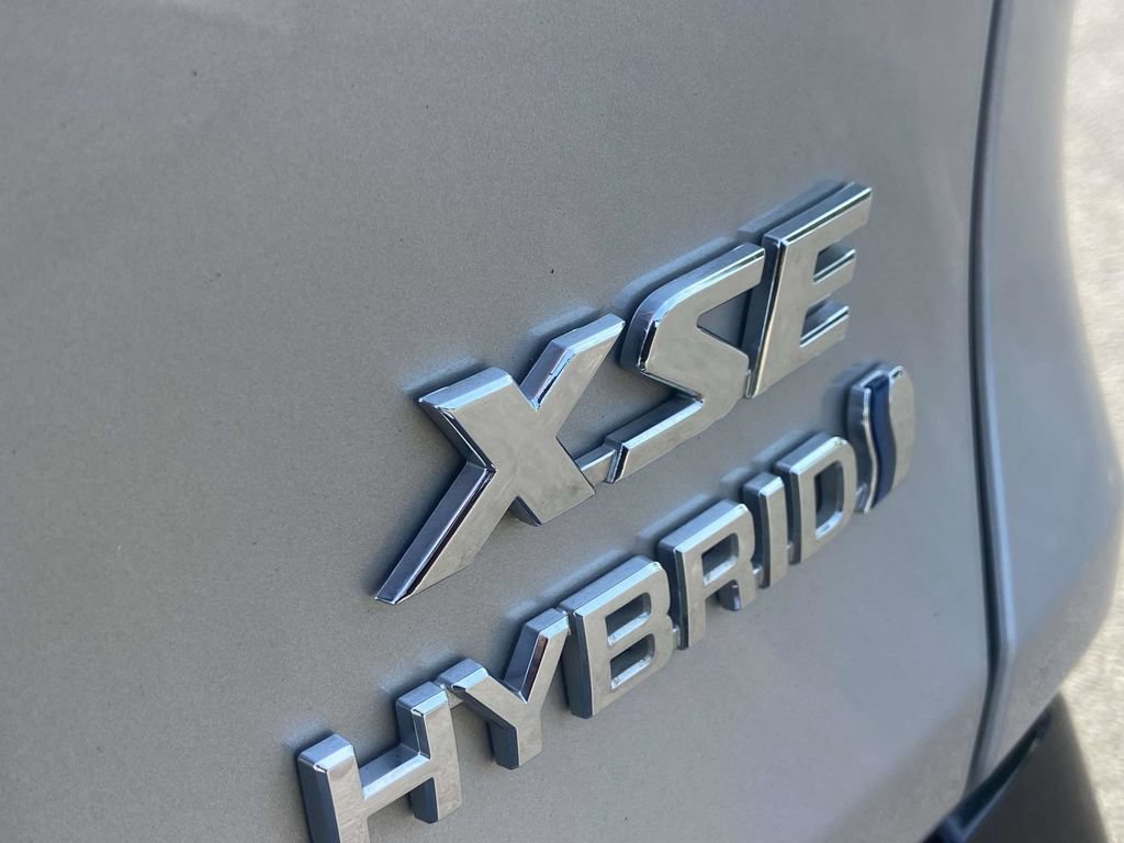 Used 2023 Toyota RAV4 XSE AWD/4WD image 9