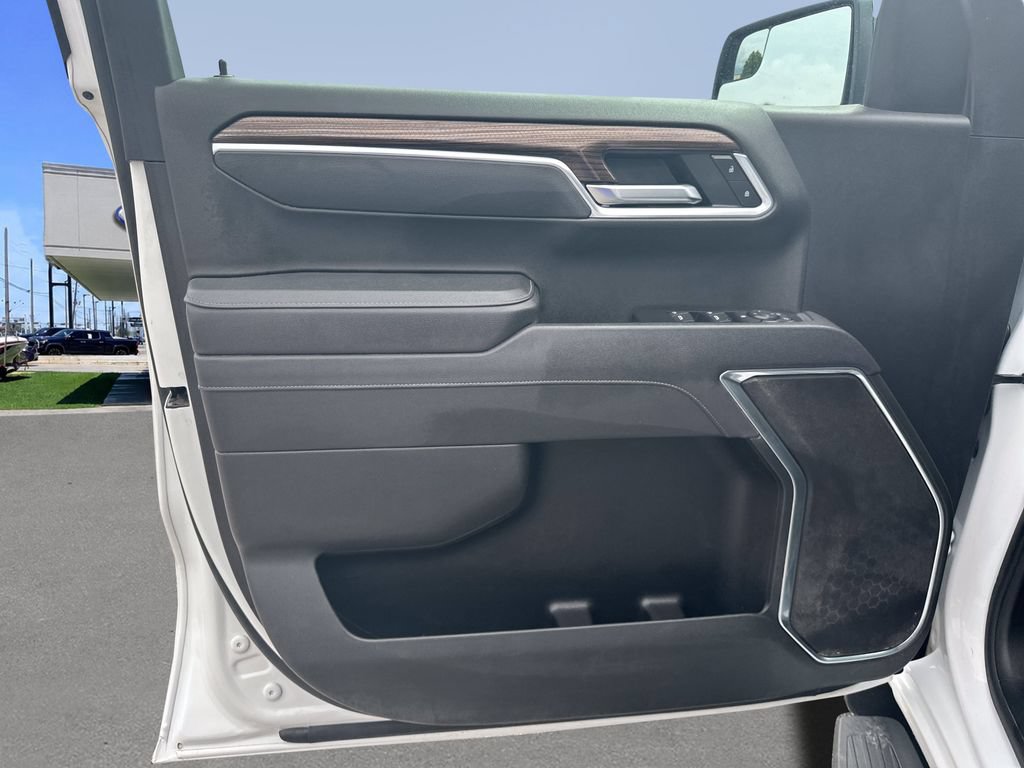 Used 2025 Chevrolet Silverado 1500 LT AWD/4WD image 17