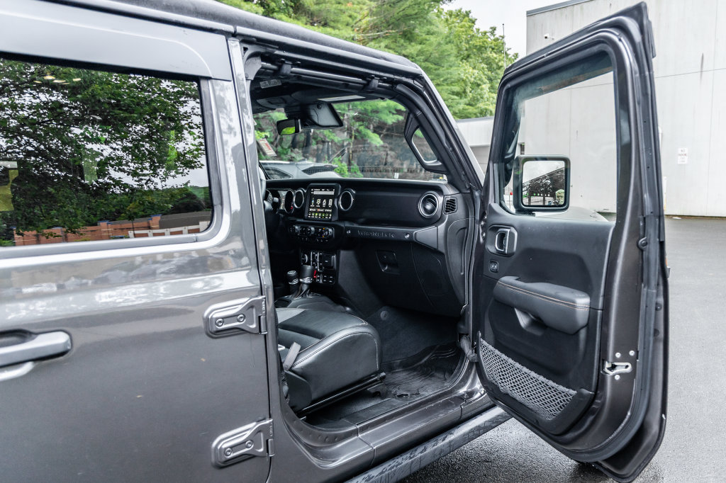 Used 2022 Jeep Wrangler Unlimited Rubicon w/ Dual Top Group AWD/4WD image 18