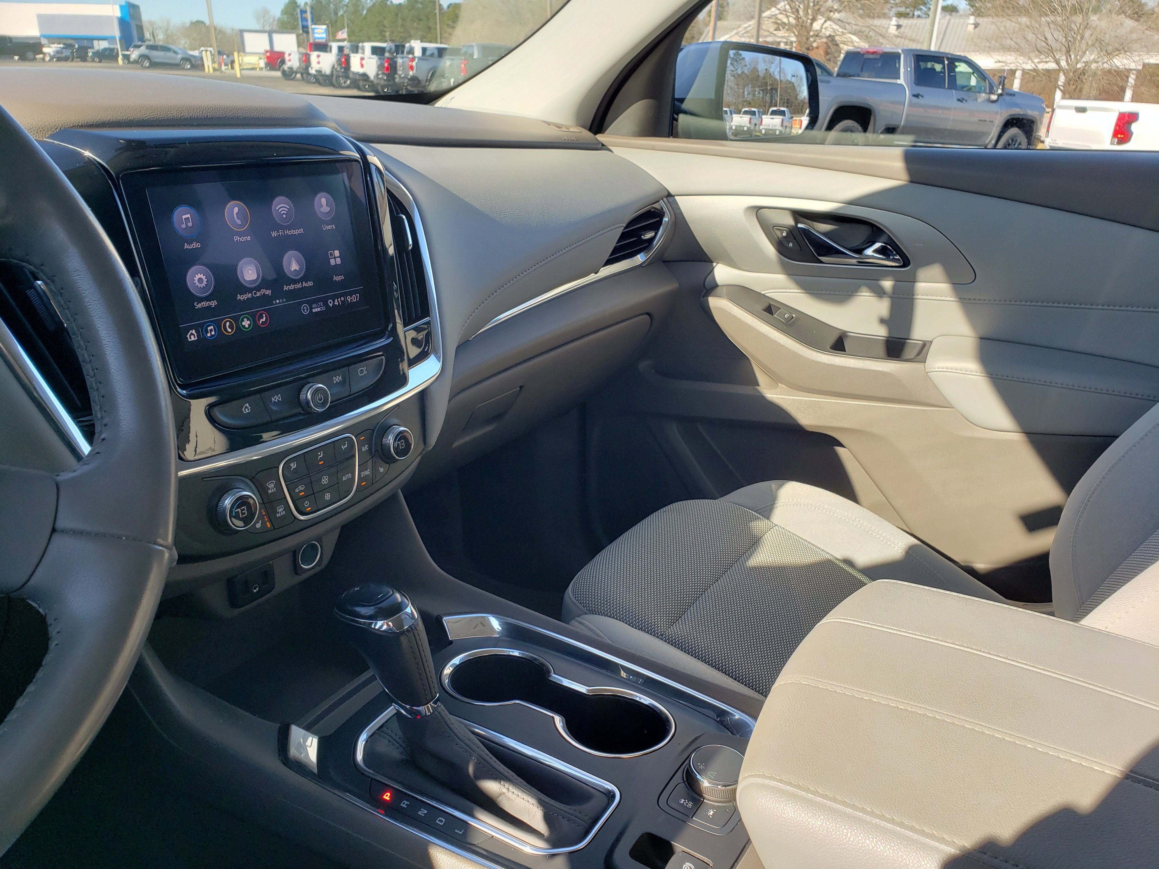 Used 2020 Chevrolet Traverse LT image 21