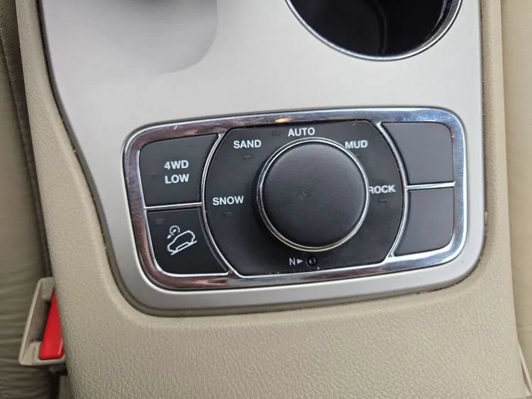 Used 2014 Jeep Grand Cherokee Limited AWD/4WD image 23