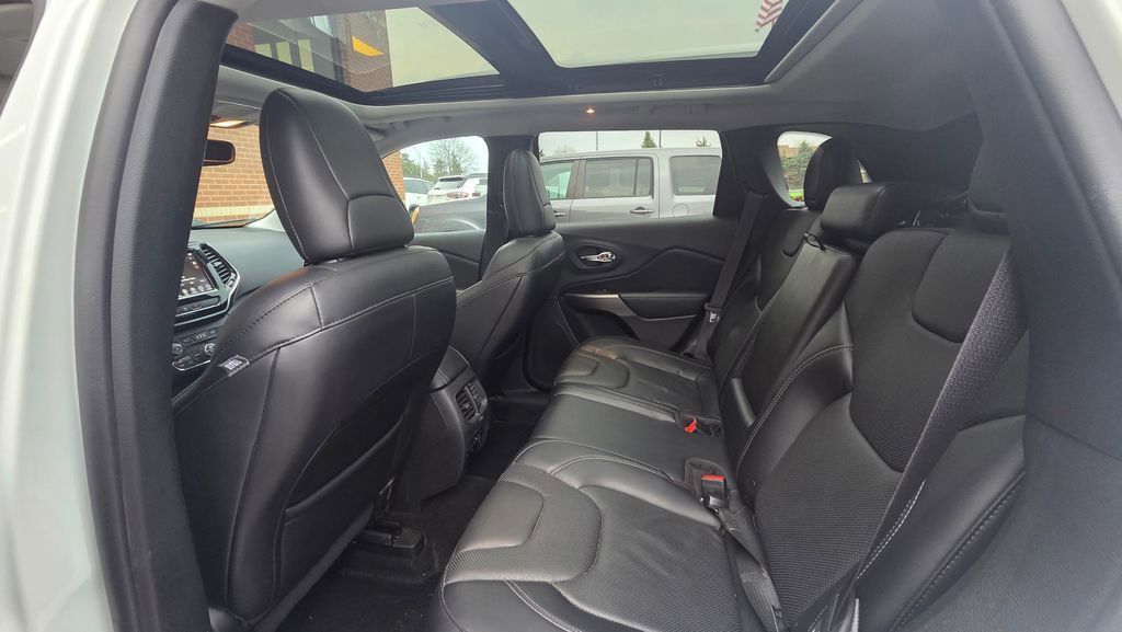 Used 2019 Jeep Cherokee Limited image 7