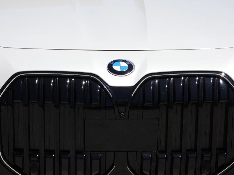 Used 2024 BMW 740i image 37