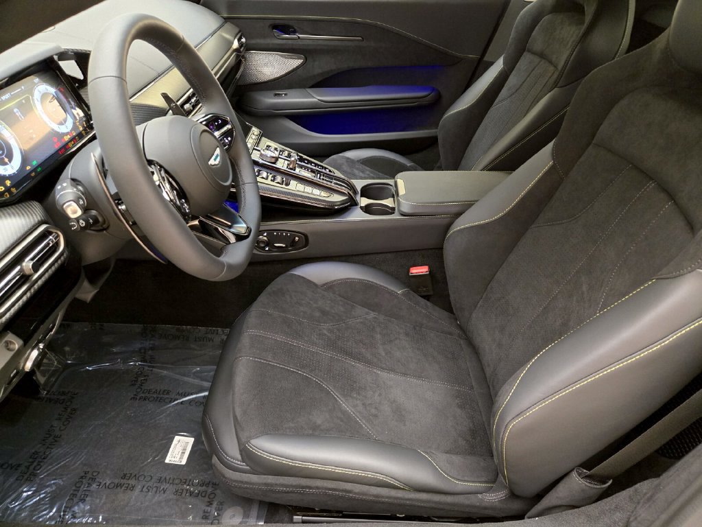 Used 2025 Aston Martin V8 Vantage Coupe RWD image 16