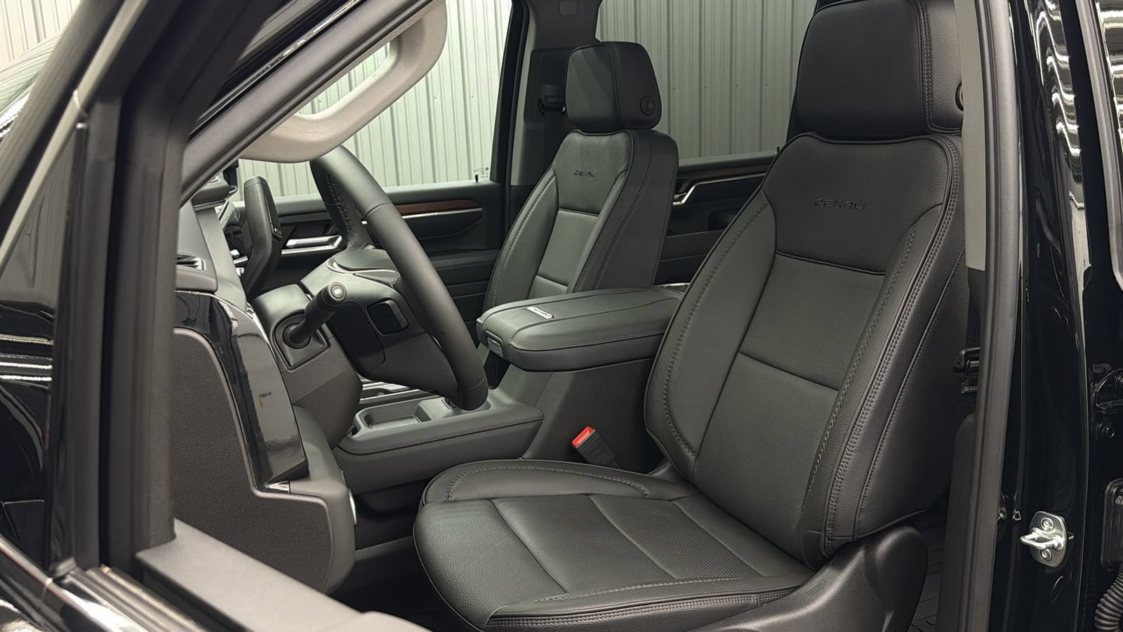 Used 2025 GMC Sierra 2500 Denali w/ Denali Reserve Package AWD/4WD image 34