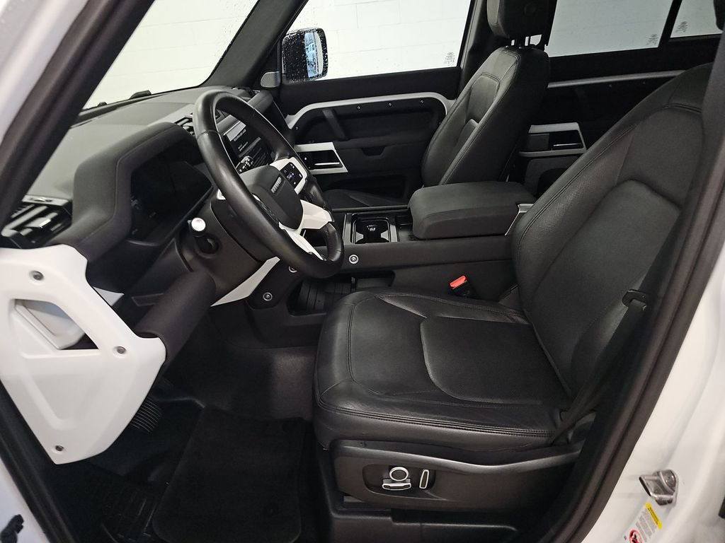 Used 2023 Land Rover Defender 130 S image 4