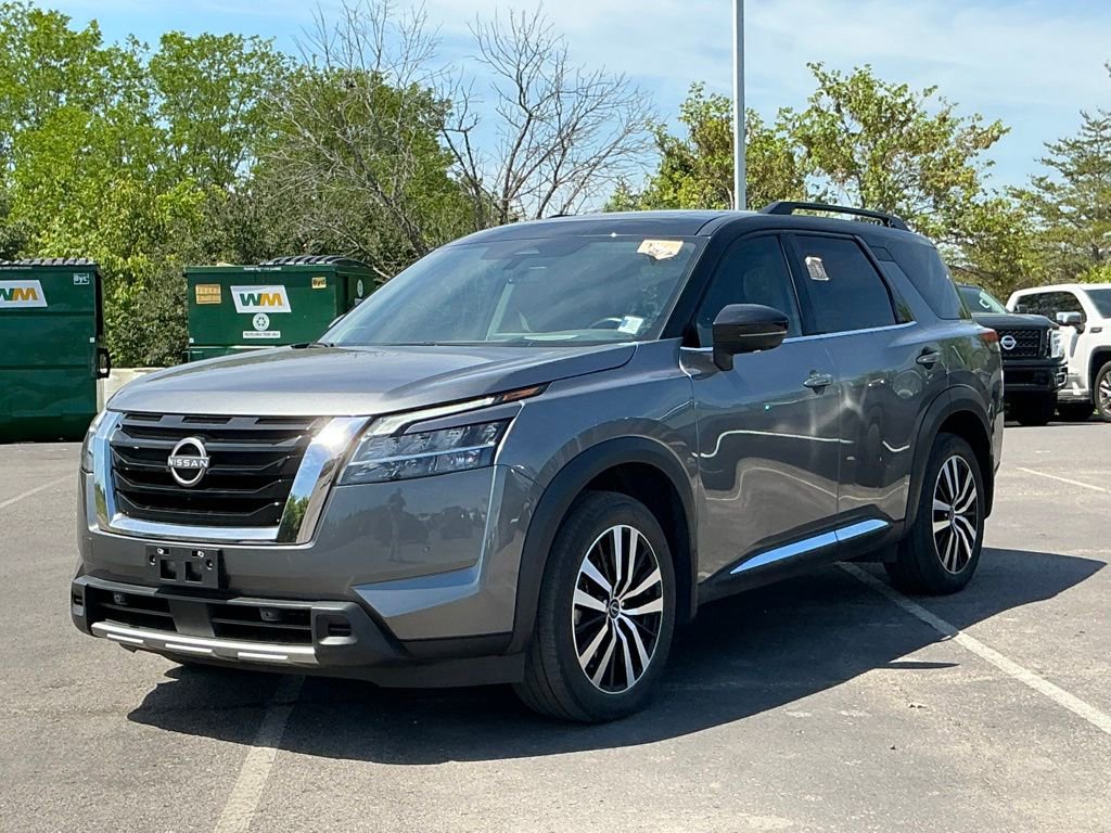 Used 2023 Nissan Pathfinder Platinum AWD/4WD image 2