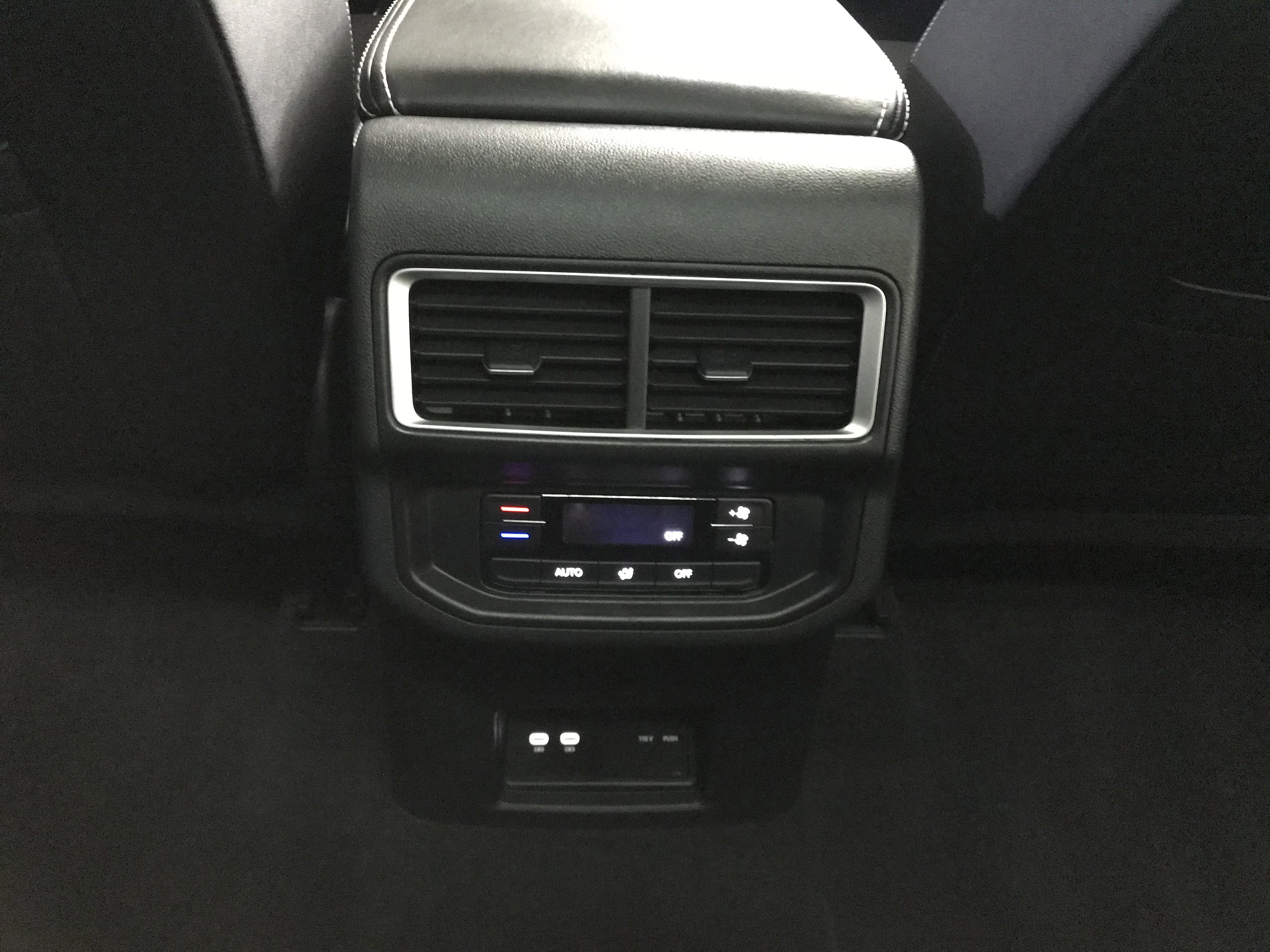 Used 2025 Volkswagen Atlas SE w/ Panoramic Sunroof Package FWD image 15