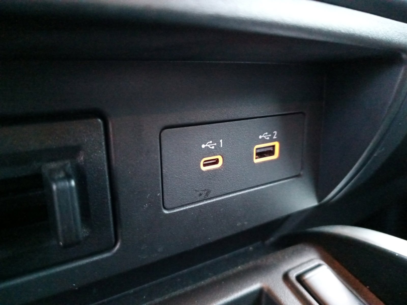 Used 2023 Nissan Titan SV w/ SV Convenience Package image 18