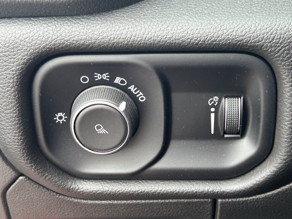 Used 2024 RAM 1500 Laramie AWD/4WD image 25