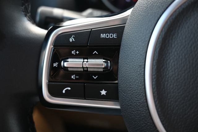 Used 2022 Kia Carnival EX FWD image 39