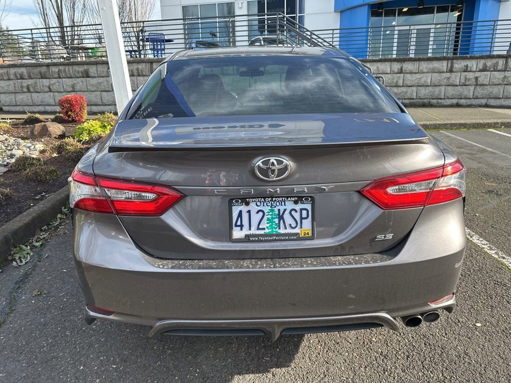 Used 2018 Toyota Camry SE image 5