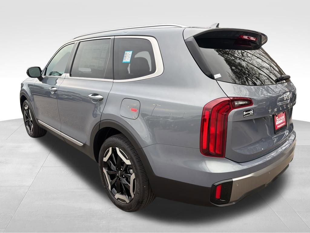 Certified 2025 Kia Telluride S image 3