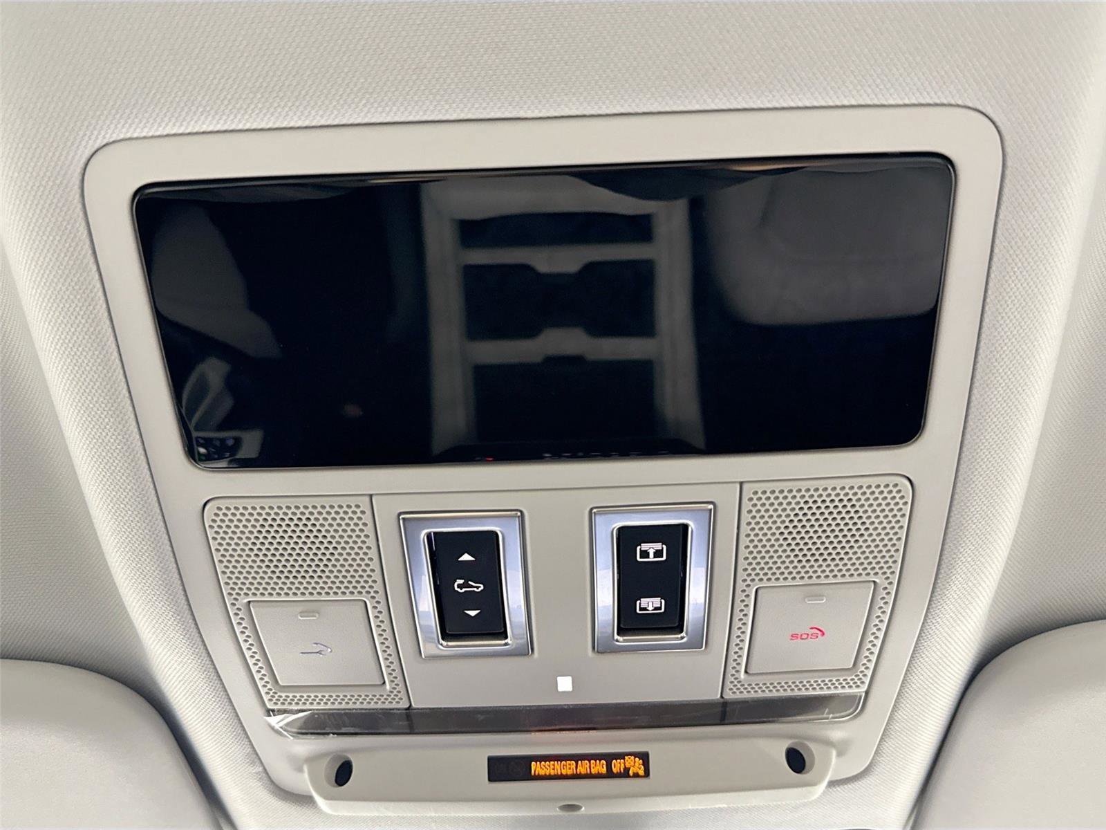 Used 2025 Land Rover Defender 110 X-Dynamic SE image 22