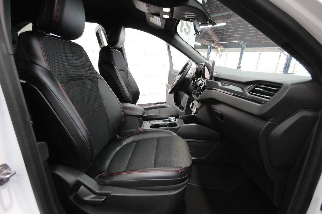 Used 2023 Ford Escape ST-Line AWD/4WD image 25