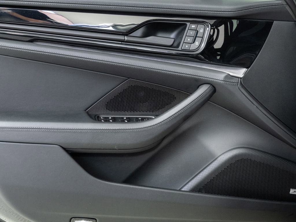 Certified 2025 Porsche Panamera 4 image 6