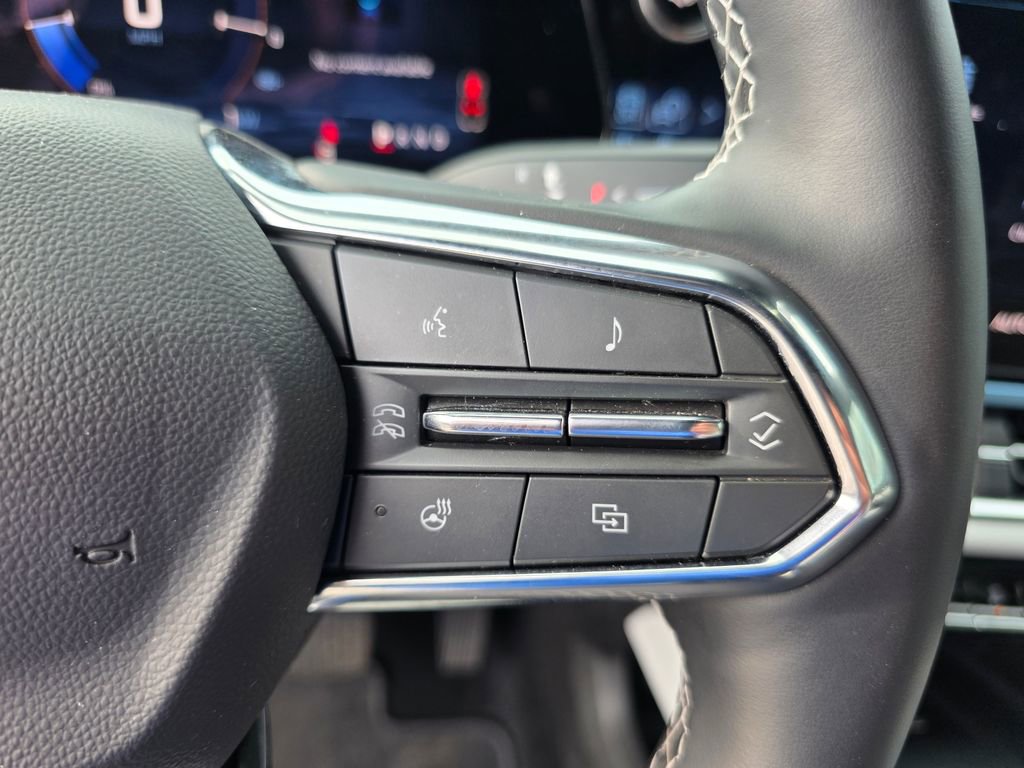 Used 2025 Chevrolet Equinox EV LT image 22