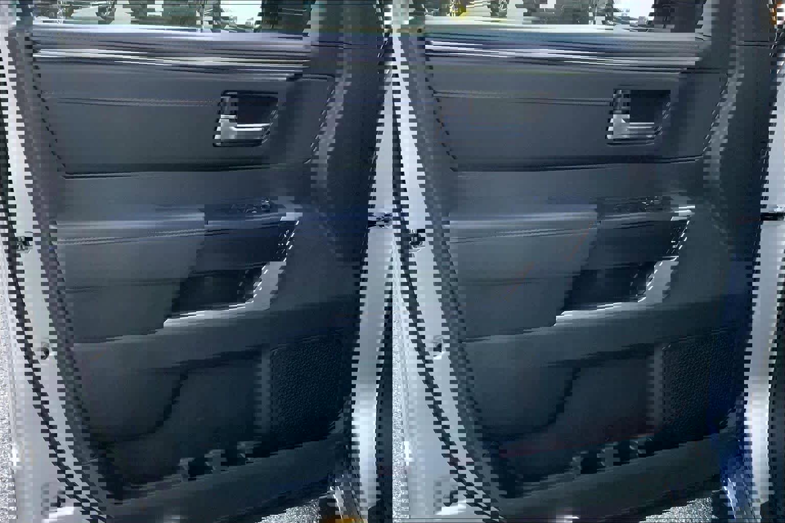 Used 2025 Toyota Sequoia Platinum image 21