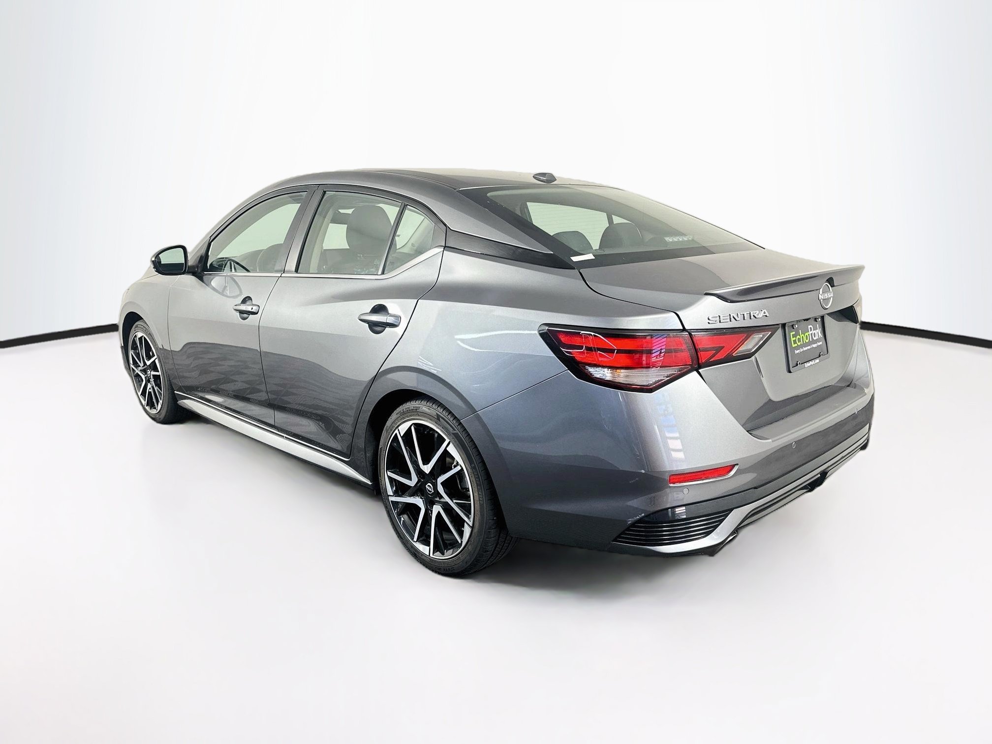 Used 2025 Nissan Sentra SR FWD image 5