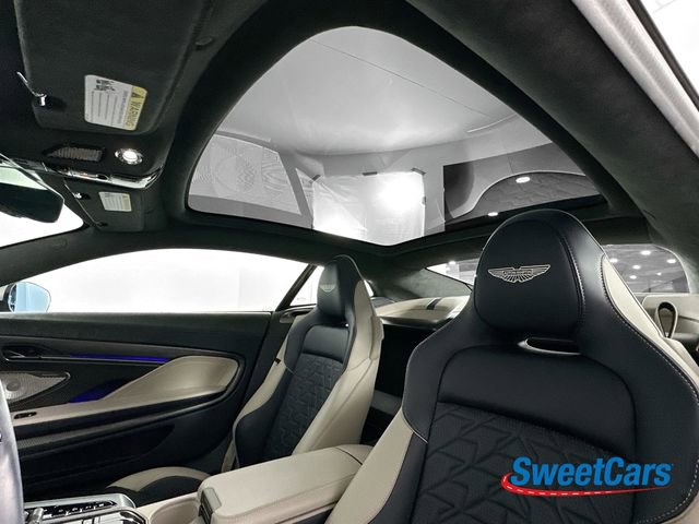 Used 2025 Aston Martin Vanquish RWD image 32