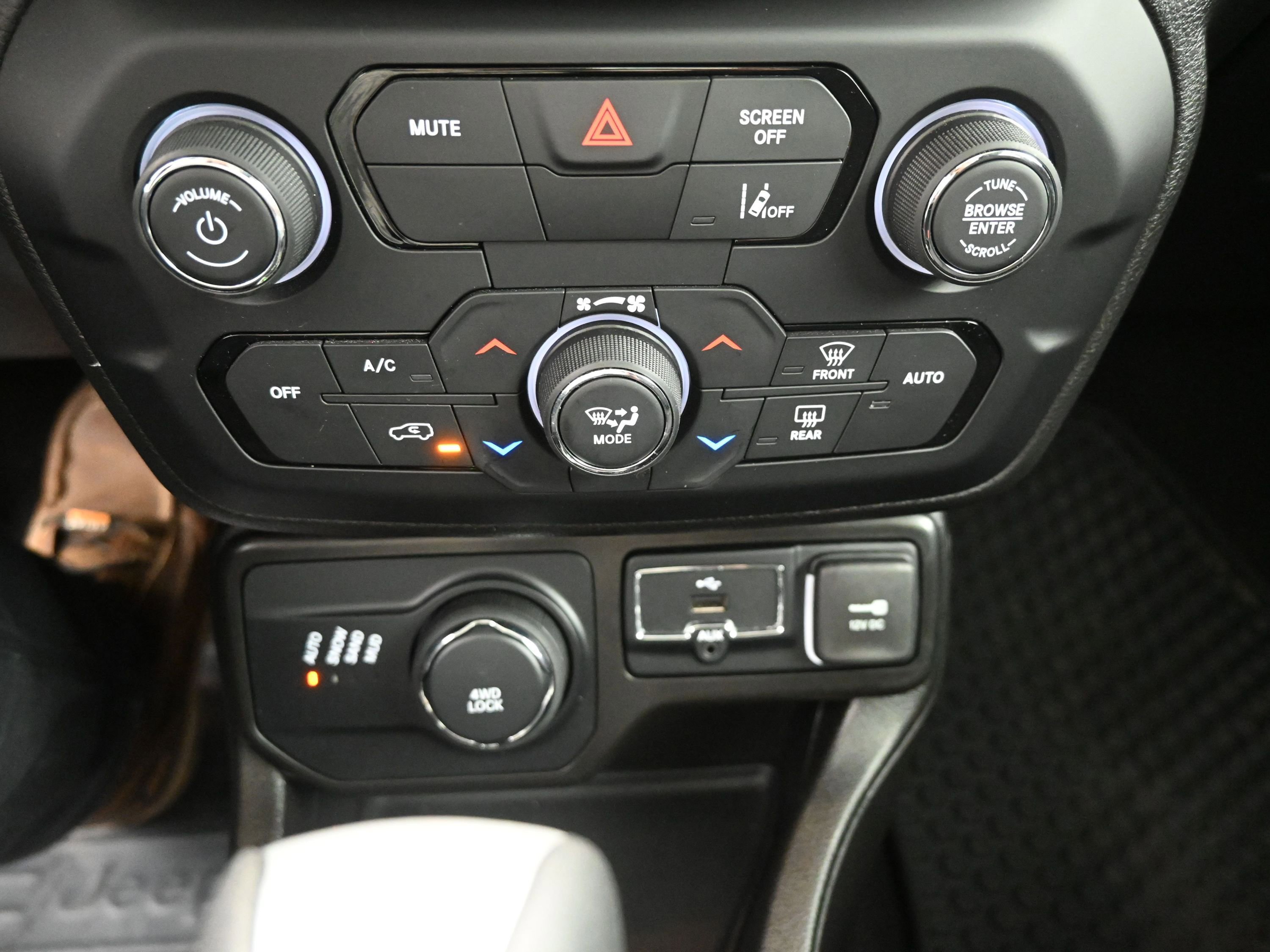 Used 2023 Jeep Renegade Altitude w/ Sun/Sound Group image 19