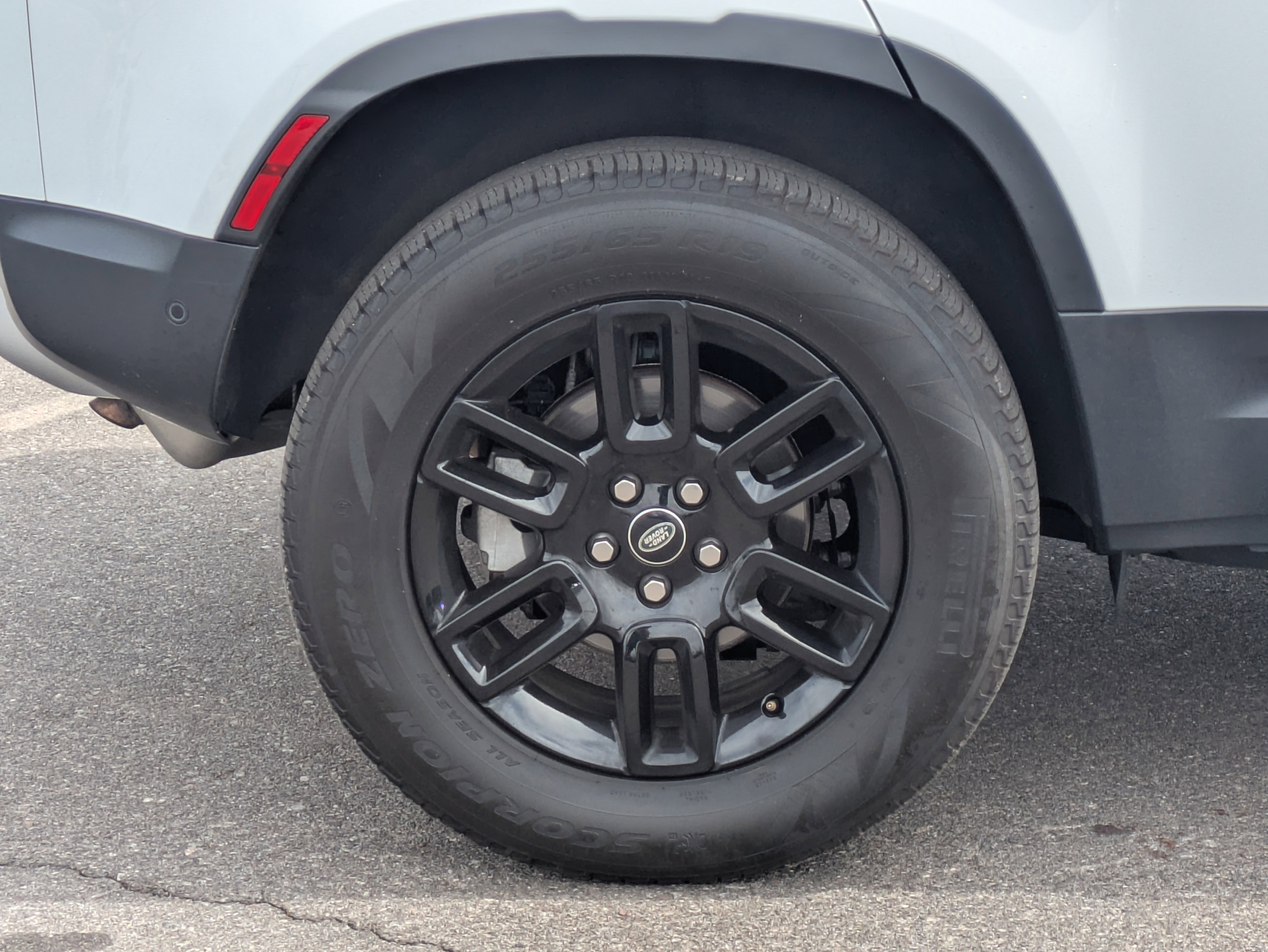 Used 2024 Land Rover Defender 110 S image 9