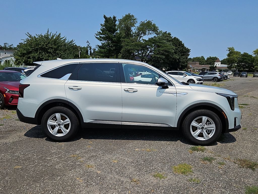 Certified 2026 Kia Sorento LX FWD image 8