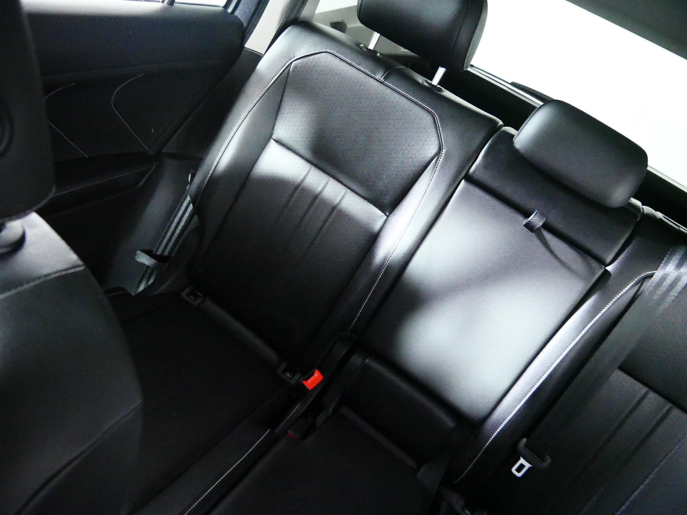 Used 2022 Volkswagen Tiguan SE AWD/4WD image 12