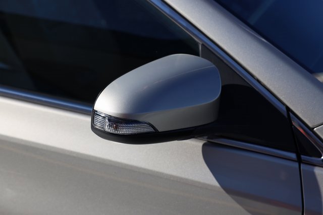 Used 2016 Toyota Avalon Limited image 8