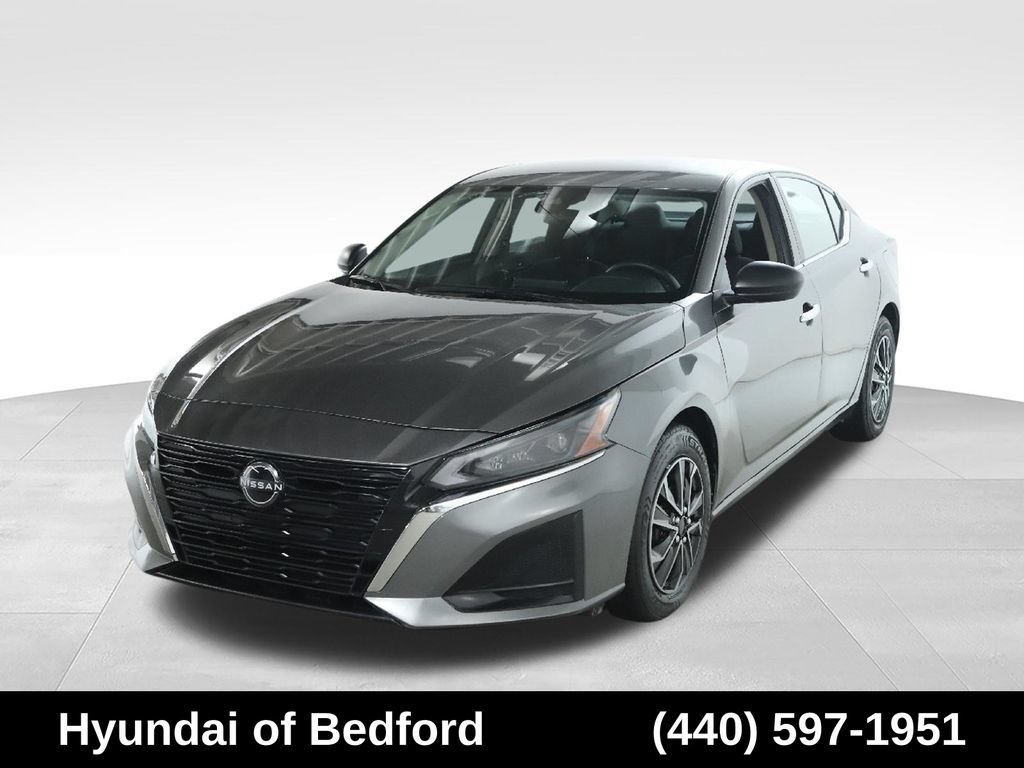 Used 2024 Nissan Altima 2.5 S FWD image 3