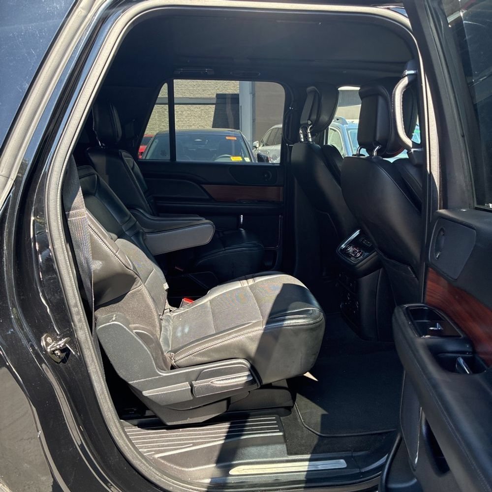 Used 2018 Lincoln Navigator L Select AWD/4WD image 14
