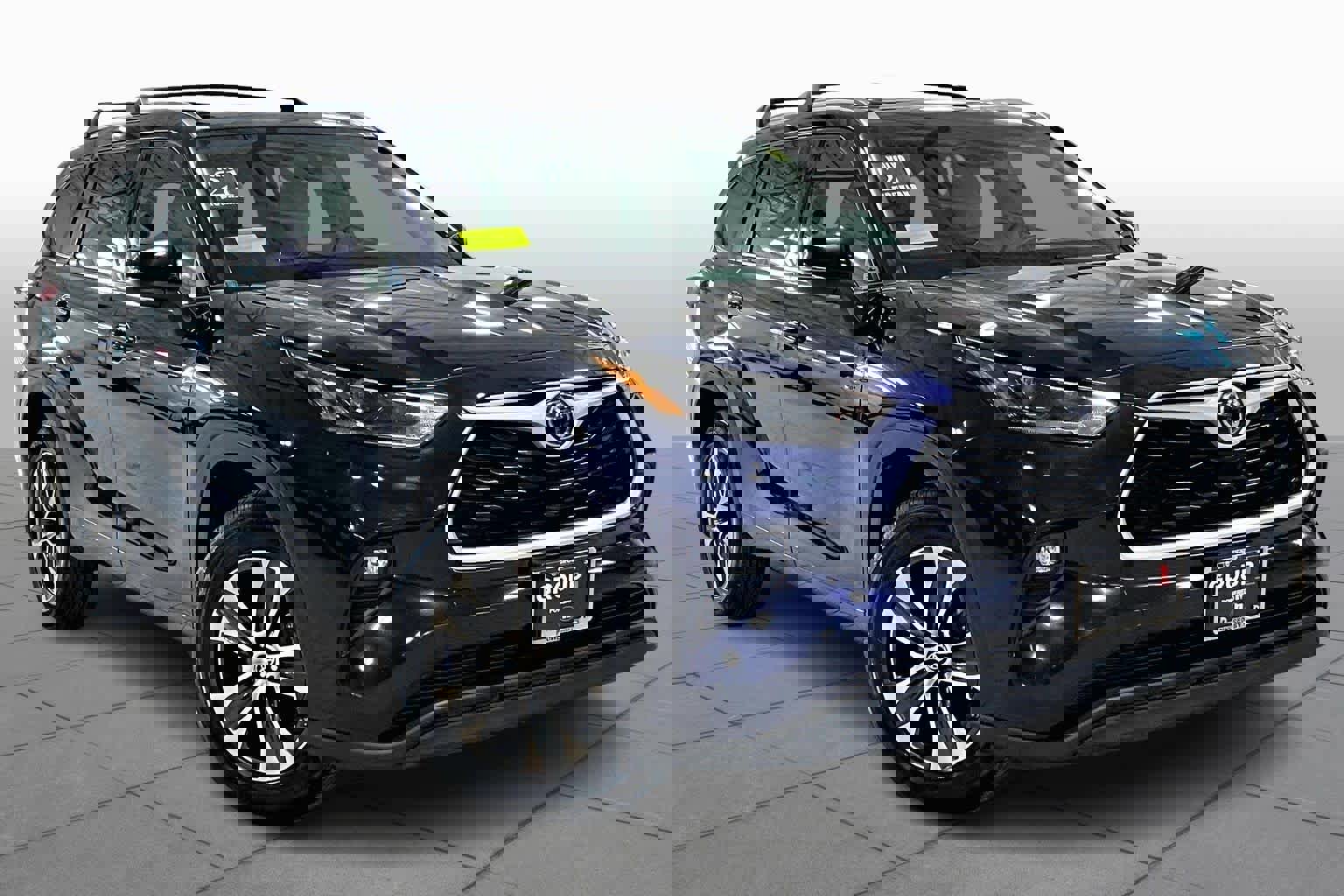 Used 2021 Toyota Highlander XLE image 3