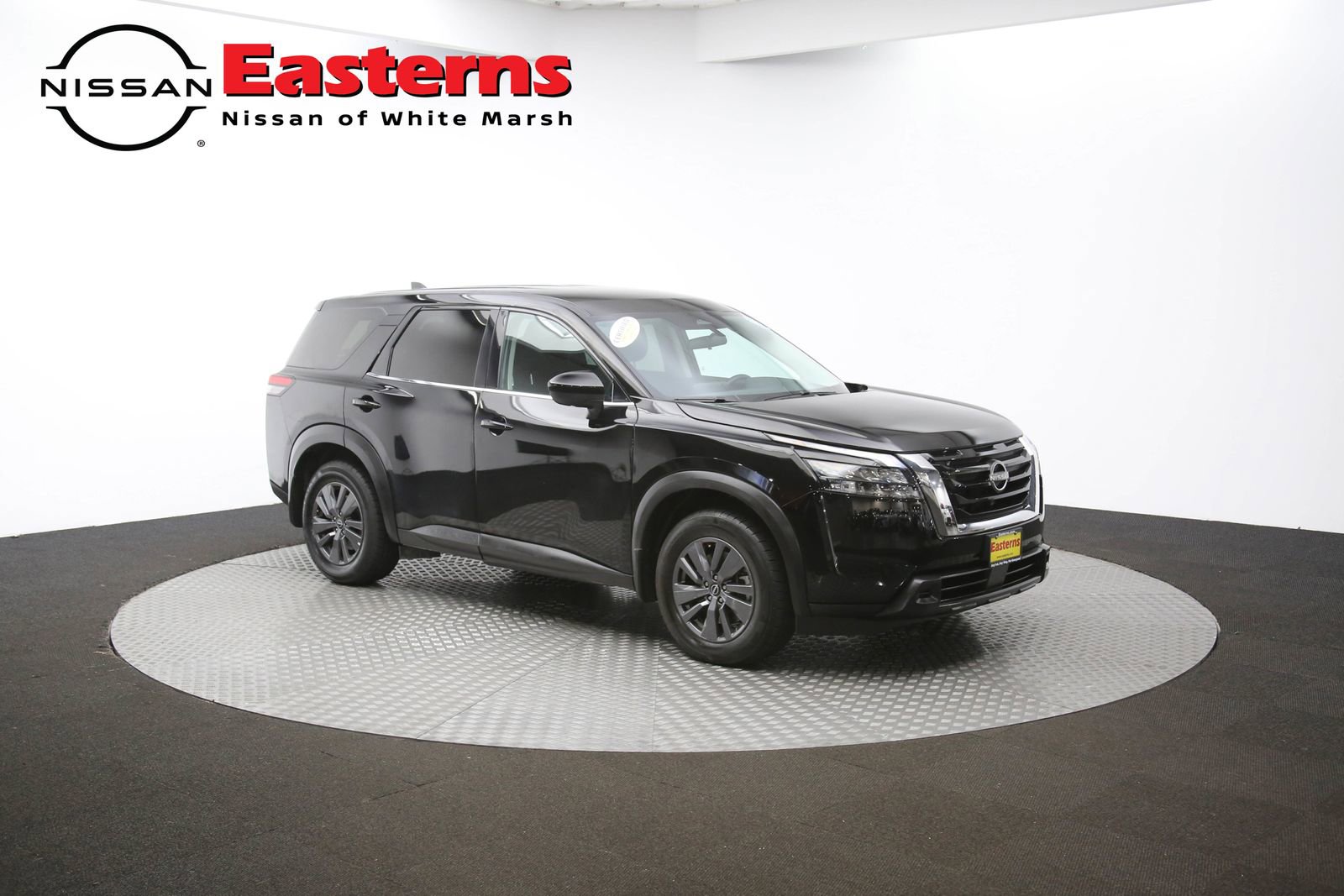 Used 2024 Nissan Pathfinder S image 92