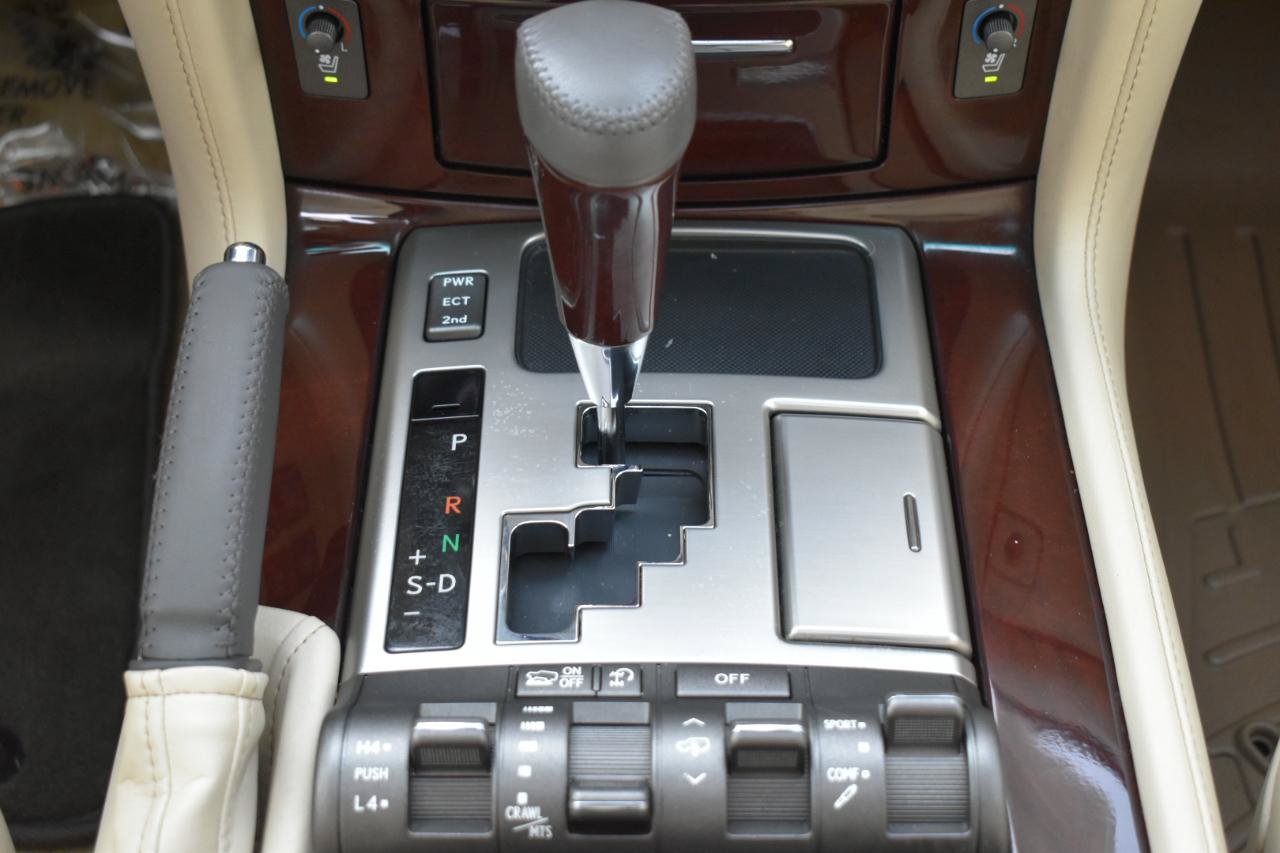 Used 2013 Lexus LX 570 4WD w/ Luxury Pkg image 21