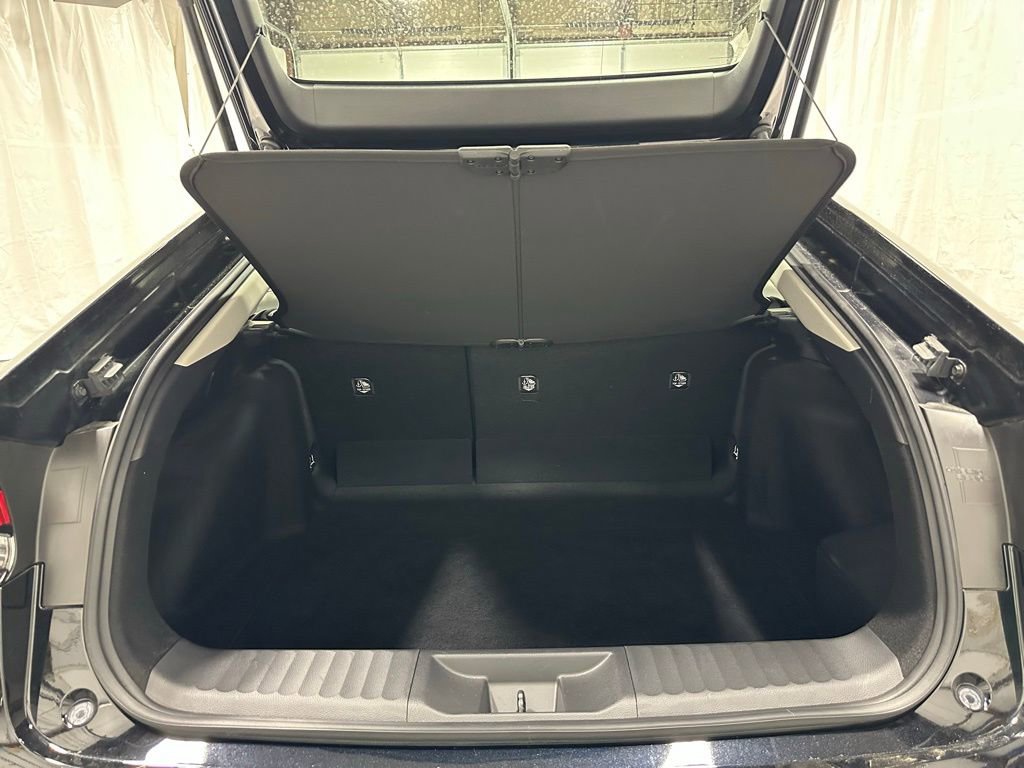 Used 2025 Toyota Prius LE FWD image 50