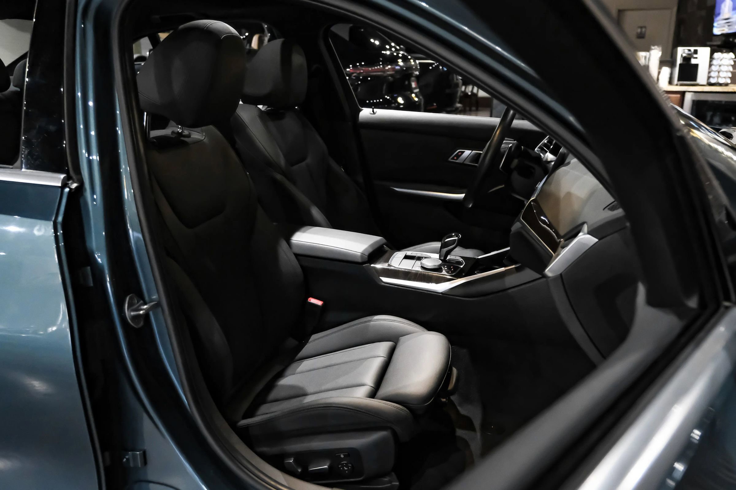 Used 2019 BMW 330i Sedan w/ Convenience Package image 31