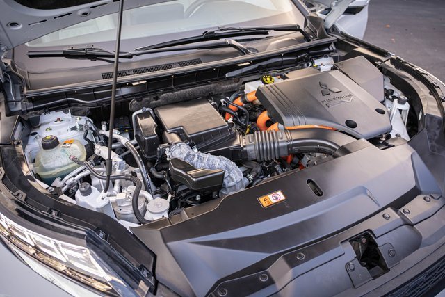 Used 2023 Mitsubishi Outlander SEL image 38