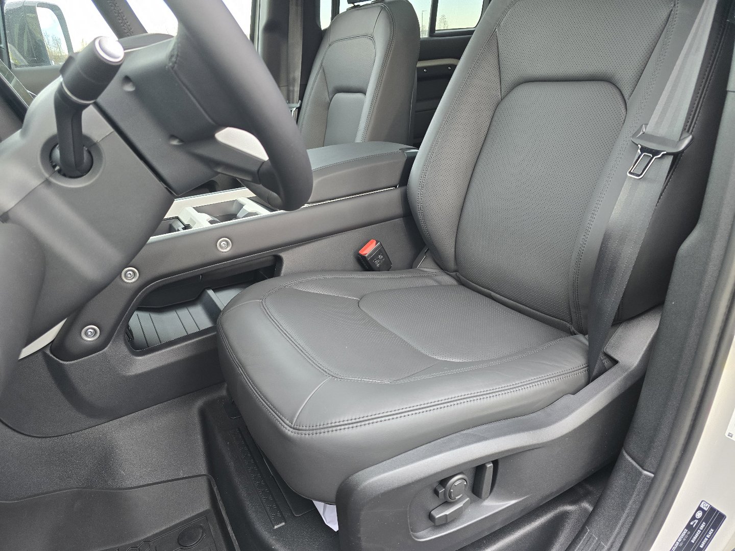 New 2026 Land Rover Defender 110 X-Dynamic SE image 38