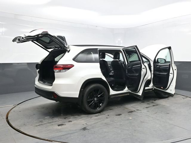 Used 2019 Toyota Highlander SE w/ Nightshade Edition AWD/4WD image 54