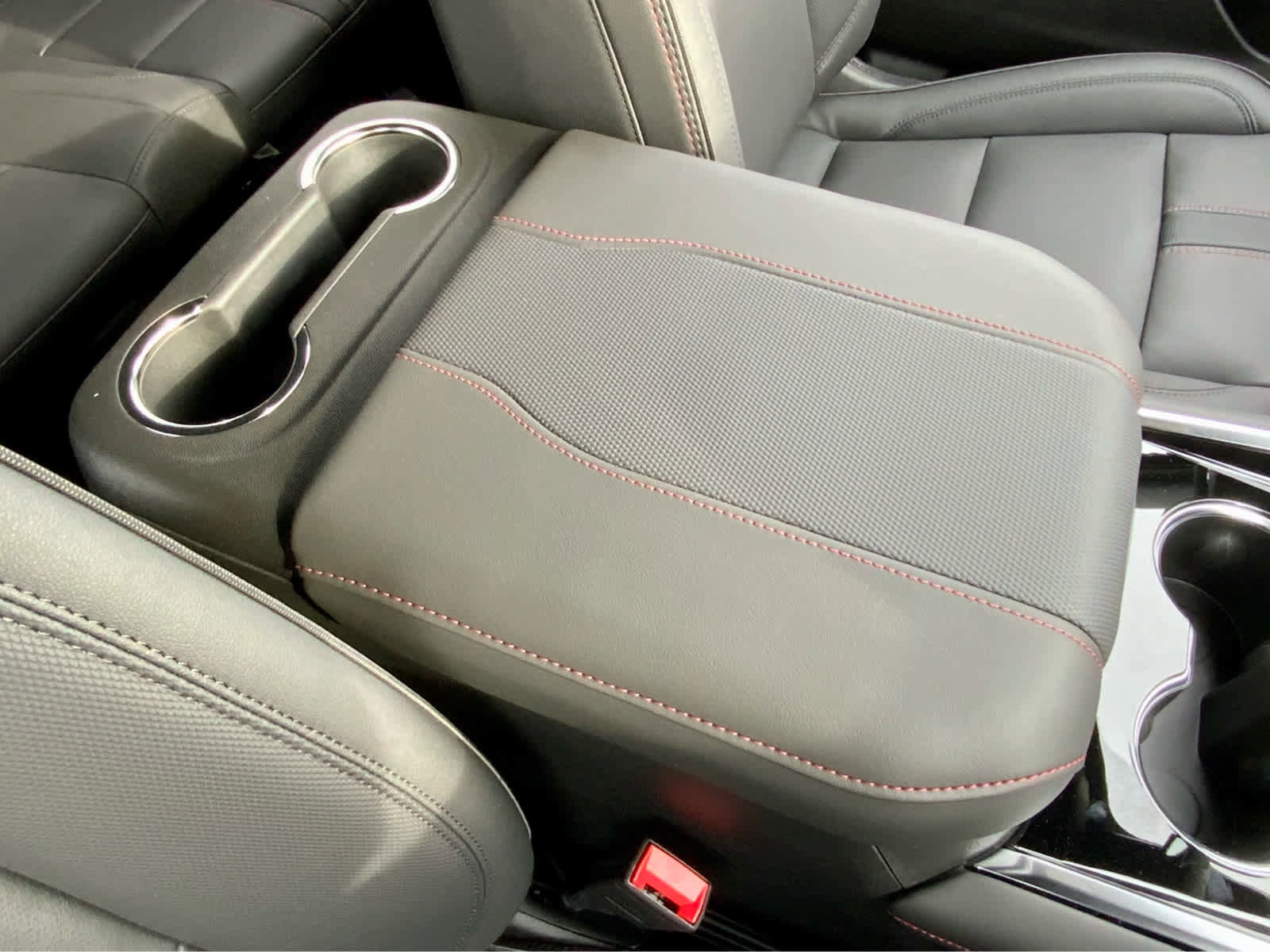 New 2026 Chevrolet Suburban RST image 33