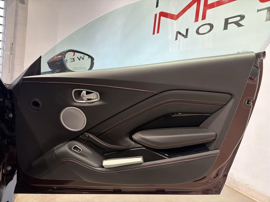 Used 2020 Aston Martin V8 Vantage Coupe image 32
