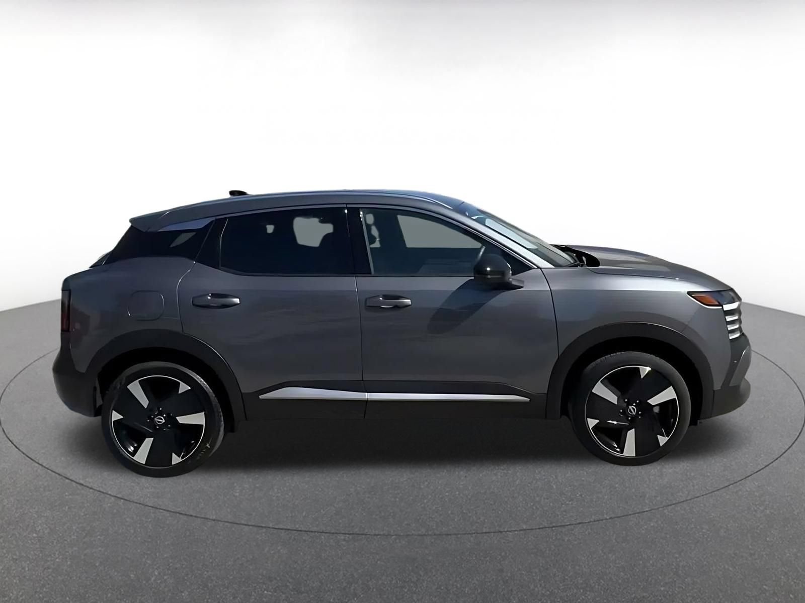 Used 2026 Nissan Kicks SR AWD/4WD image 15
