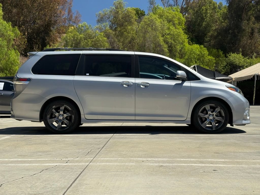 Used 2015 Toyota Sienna SE Premium FWD image 5
