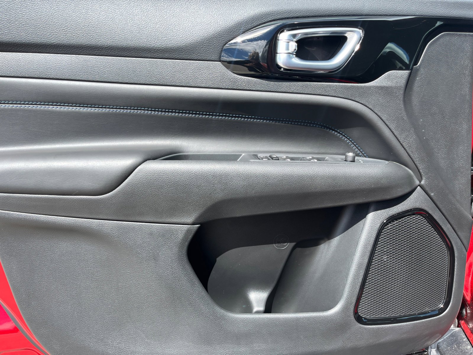 New 2026 Jeep Compass Limited image 15